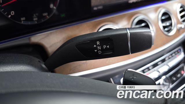Mercedes-Benz E-Class 2018 — photo 9