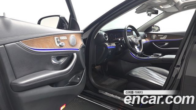 Mercedes-Benz E-Class 2018 — photo 10