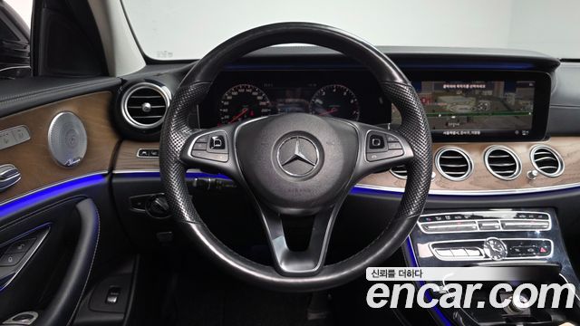 Mercedes-Benz E-Class 2018 — photo 13