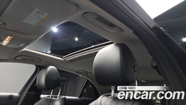 Mercedes-Benz E-Class 2018 — photo 16