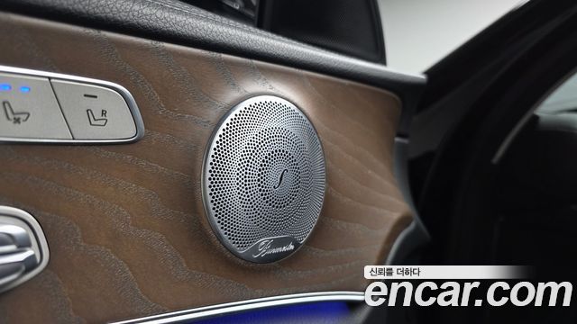 Mercedes-Benz E-Class 2018 — photo 18