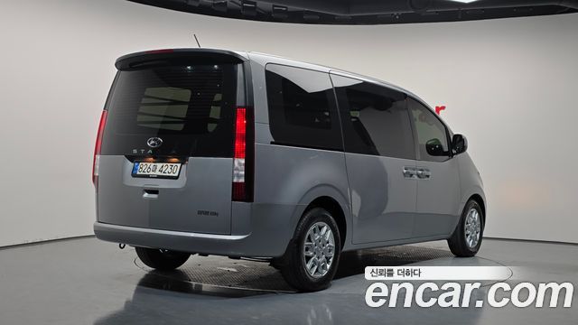 Hyundai Staria 2022 — photo 2