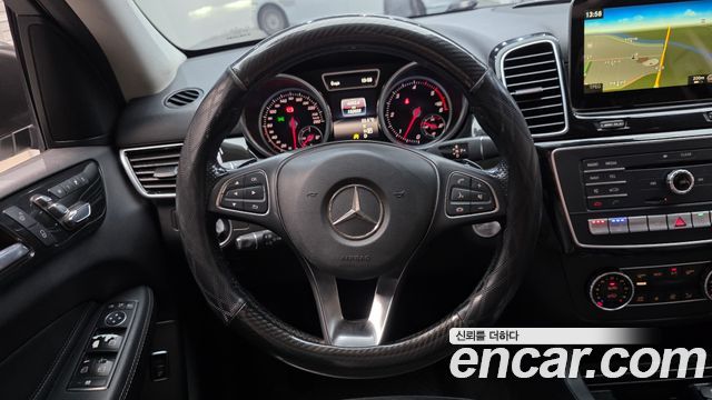 Mercedes-Benz GLE-Class 2016 — photo 13