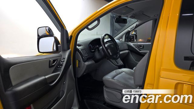 Hyundai Starex 2019 — photo 13