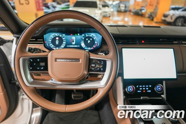 Land Rover Range Rover 2023 — photo 11
