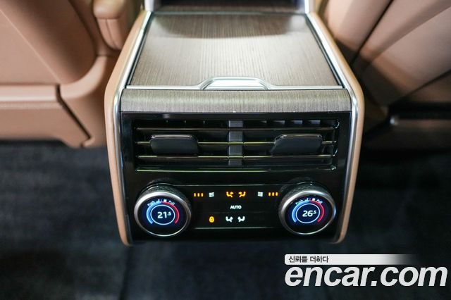 Land Rover Range Rover 2023 — photo 13