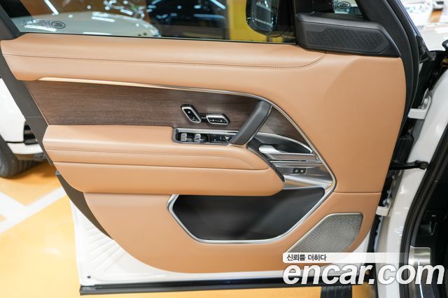 Land Rover Range Rover 2023 — photo 18