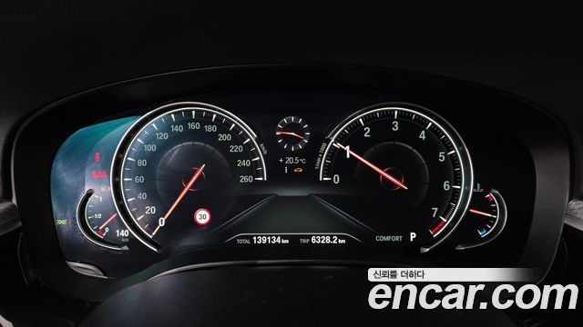 BMW 5-Series 2017 — photo 8