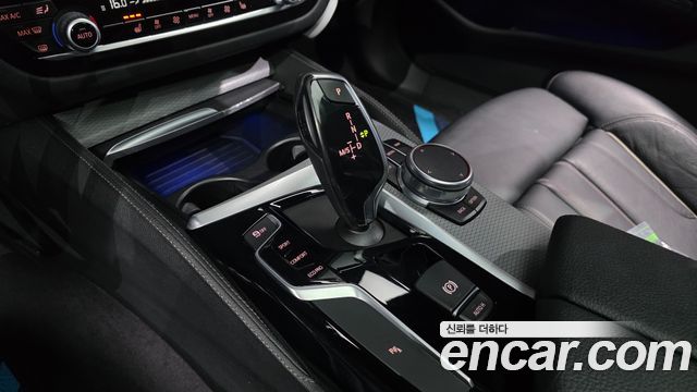 BMW 5-Series 2017 — photo 9