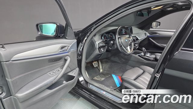 BMW 5-Series 2017 — photo 10