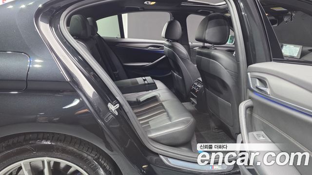 BMW 5-Series 2017 — photo 11