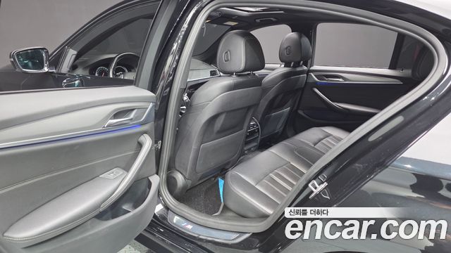 BMW 5-Series 2017 — photo 12