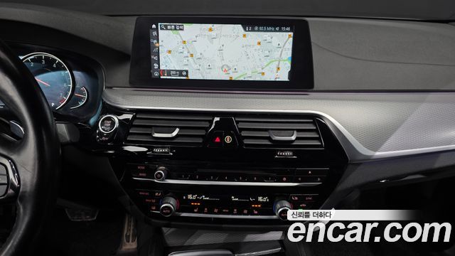 BMW 5-Series 2017 — photo 13