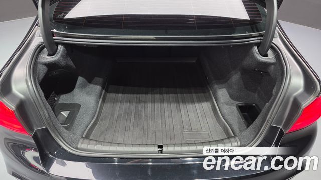 BMW 5-Series 2017 — photo 19