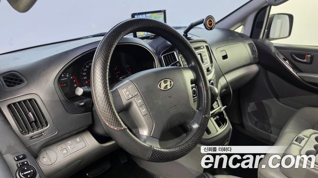 Hyundai Starex 2017 — photo 15