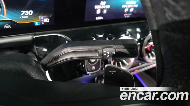 Mercedes-Benz GLA-Class 2021 — photo 9
