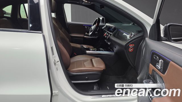 Mercedes-Benz GLA-Class 2021 — photo 11