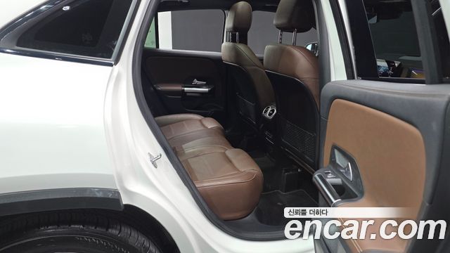 Mercedes-Benz GLA-Class 2021 — photo 12