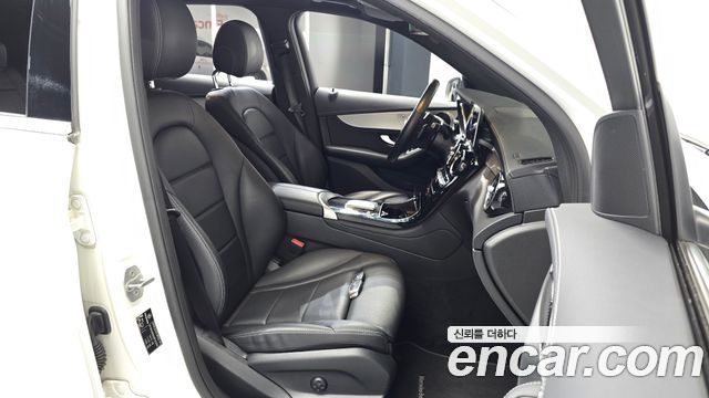 Mercedes-Benz GLC-Class 2021 — photo 16