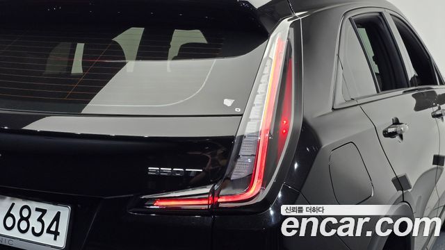 Cadillac XT4 2023 — photo 9