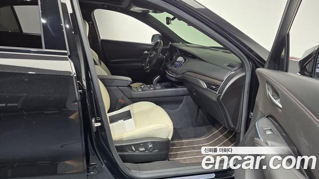 Cadillac XT4 2023 — photo 16