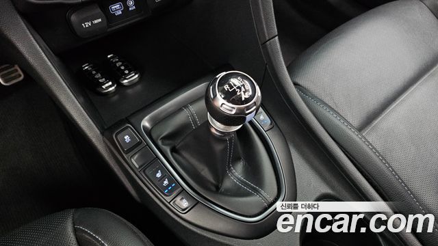 Hyundai Veloster 2020 — photo 12