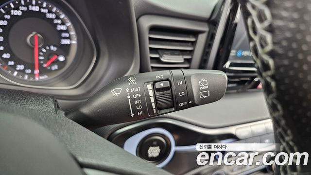Hyundai Veloster 2020 — photo 28