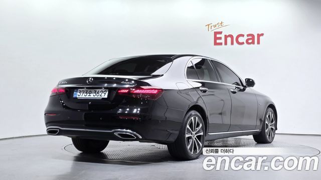 Mercedes-Benz E-Class 2021 — photo 2