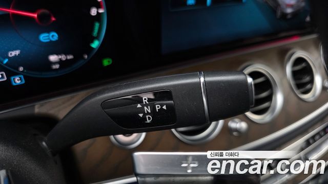 Mercedes-Benz E-Class 2021 — photo 9