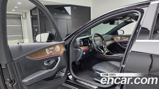 Mercedes-Benz E-Class 2021 — photo 10