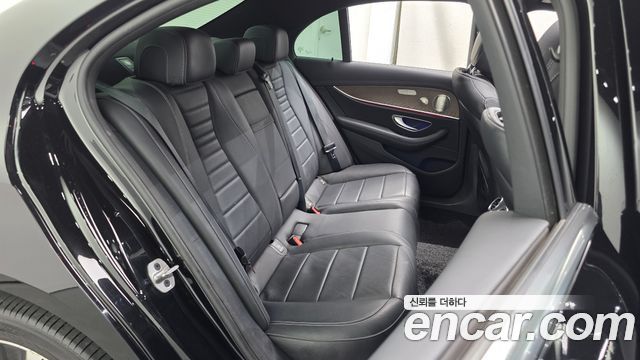Mercedes-Benz E-Class 2021 — photo 11