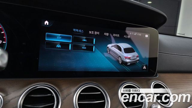 Mercedes-Benz E-Class 2021 — photo 15