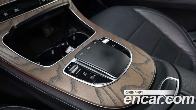 Mercedes-Benz E-Class 2021 — photo 20
