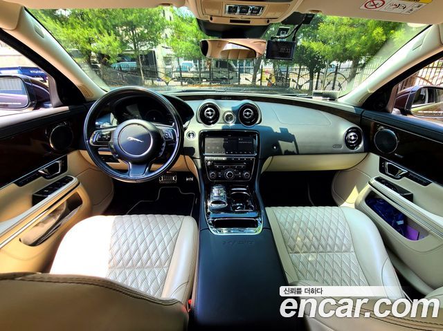 Jaguar XJ 2019 — photo 10