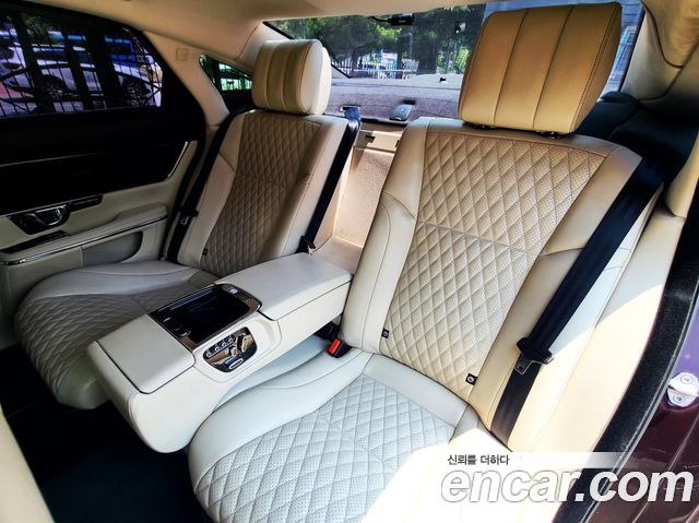 Jaguar XJ 2019 — photo 13