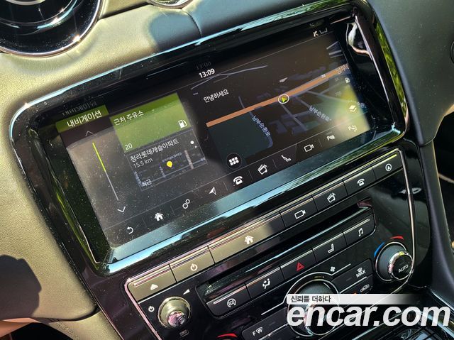 Jaguar XJ 2019 — photo 15