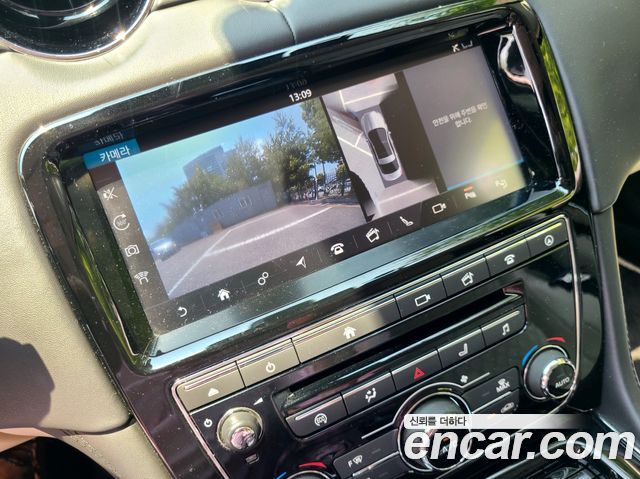 Jaguar XJ 2019 — photo 16