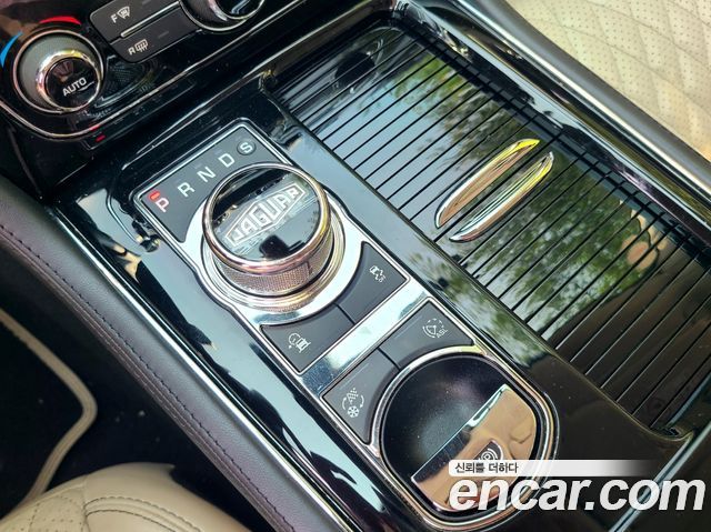 Jaguar XJ 2019 — photo 17