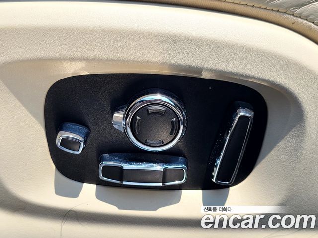 Jaguar XJ 2019 — photo 19