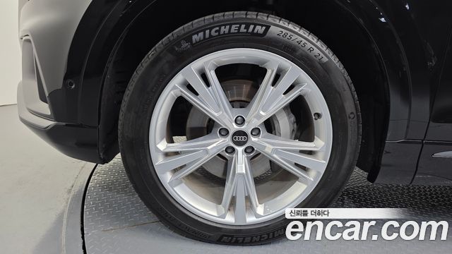 Audi Q8 2023 — photo 5