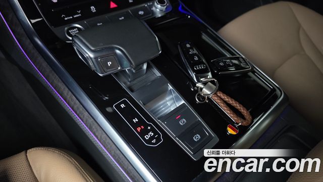 Audi Q8 2023 — photo 12