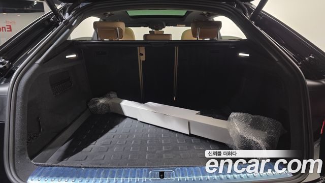 Audi Q8 2023 — photo 22
