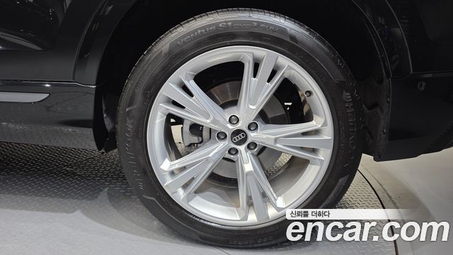 Audi Q8 2023 — photo 7