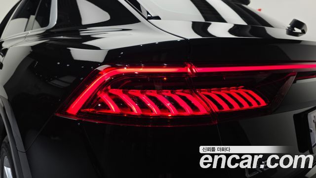 Audi Q8 2023 — photo 9