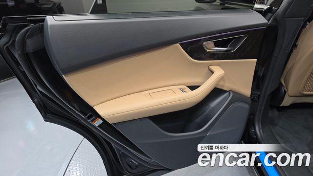 Audi Q8 2023 — photo 15