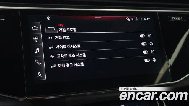 Audi Q8 2023 — photo 28