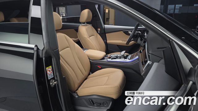 Audi Q8 2023 — photo 29