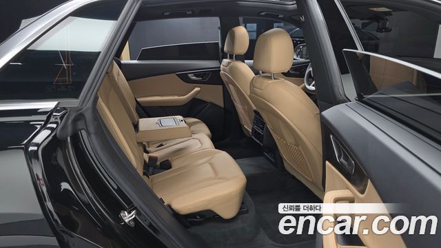 Audi Q8 2023 — photo 30