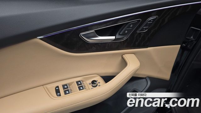 Audi Q8 2023 — photo 31