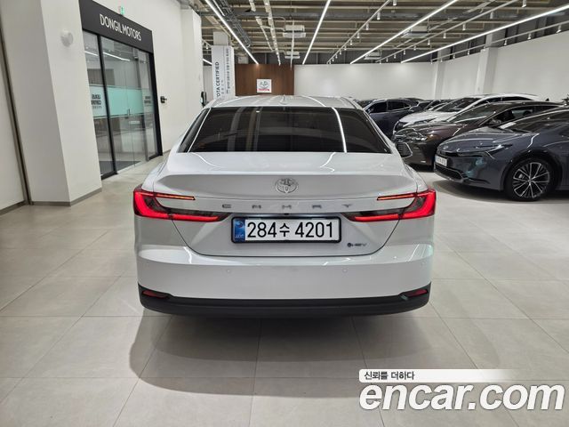 Toyota Camry 2025 — photo 4